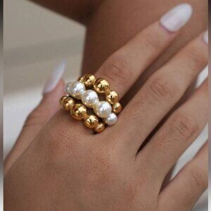 Gold and Pearl Ring Q338